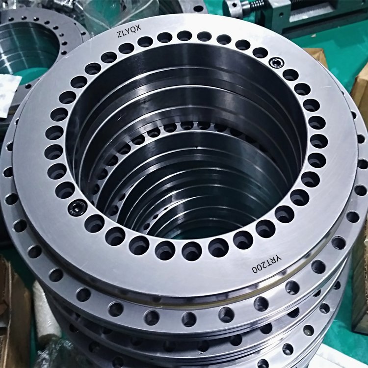 洛陽(yáng)軸承廠(chǎng)家訴說(shuō)YRT轉(zhuǎn)臺(tái)軸承特點(diǎn)