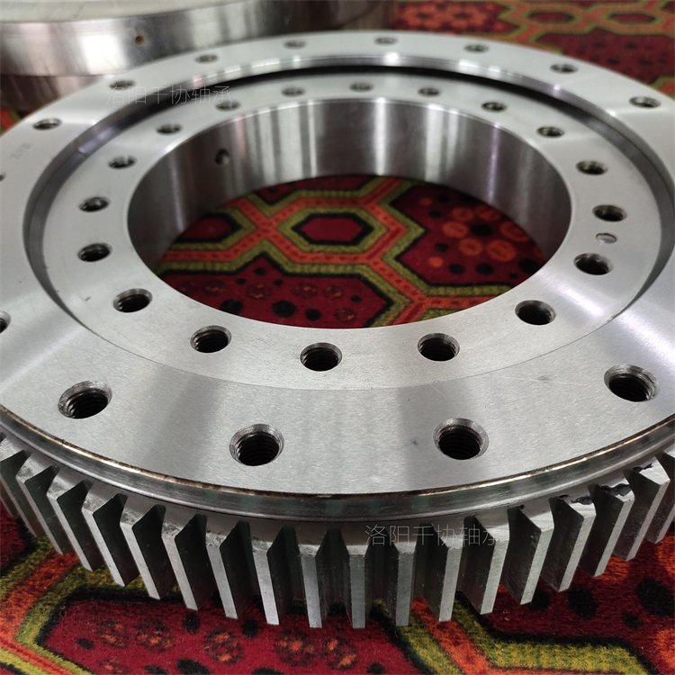 給轉(zhuǎn)盤軸承加更多潤油，潤滑效果會更好嗎